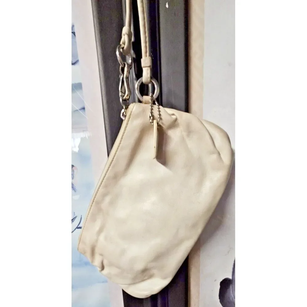 COACH Off white/Ivory  leather‎ upper Clutch handbag pleated 9